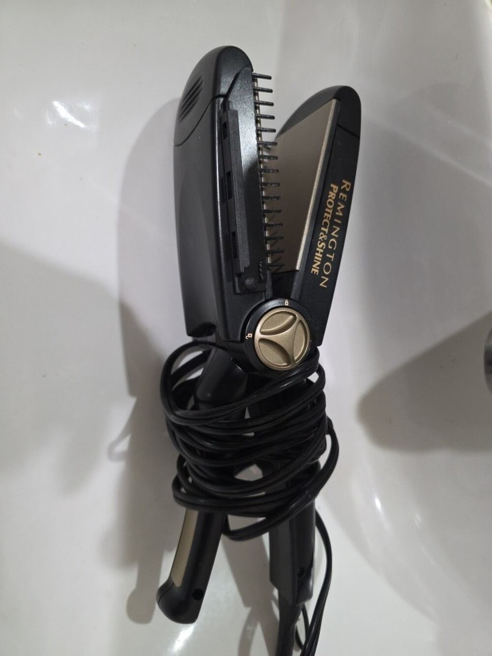 Remington Protect & Shine S-3000i Flat Iron 2.5 FOR PARTS / REPAIR ONLY